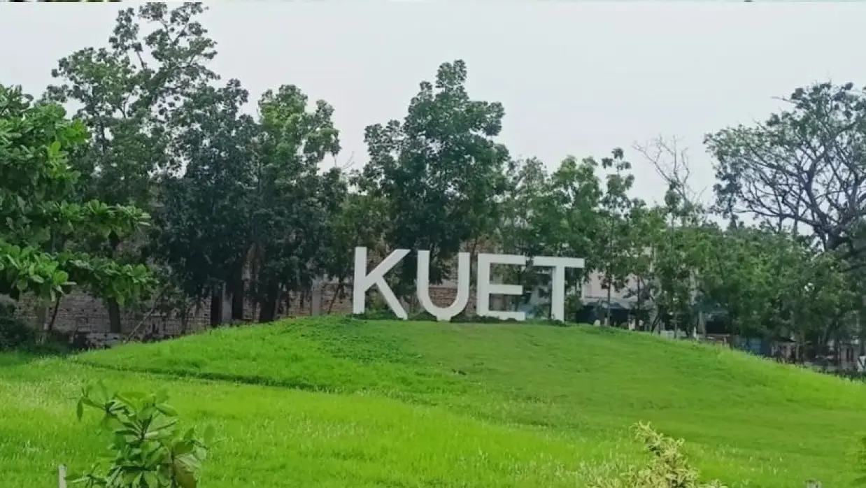কুয়েটে শিক্ষক লাঞ্ছনা ঘটনায় ছাত্র বহিষ্কার বিতর্ক
