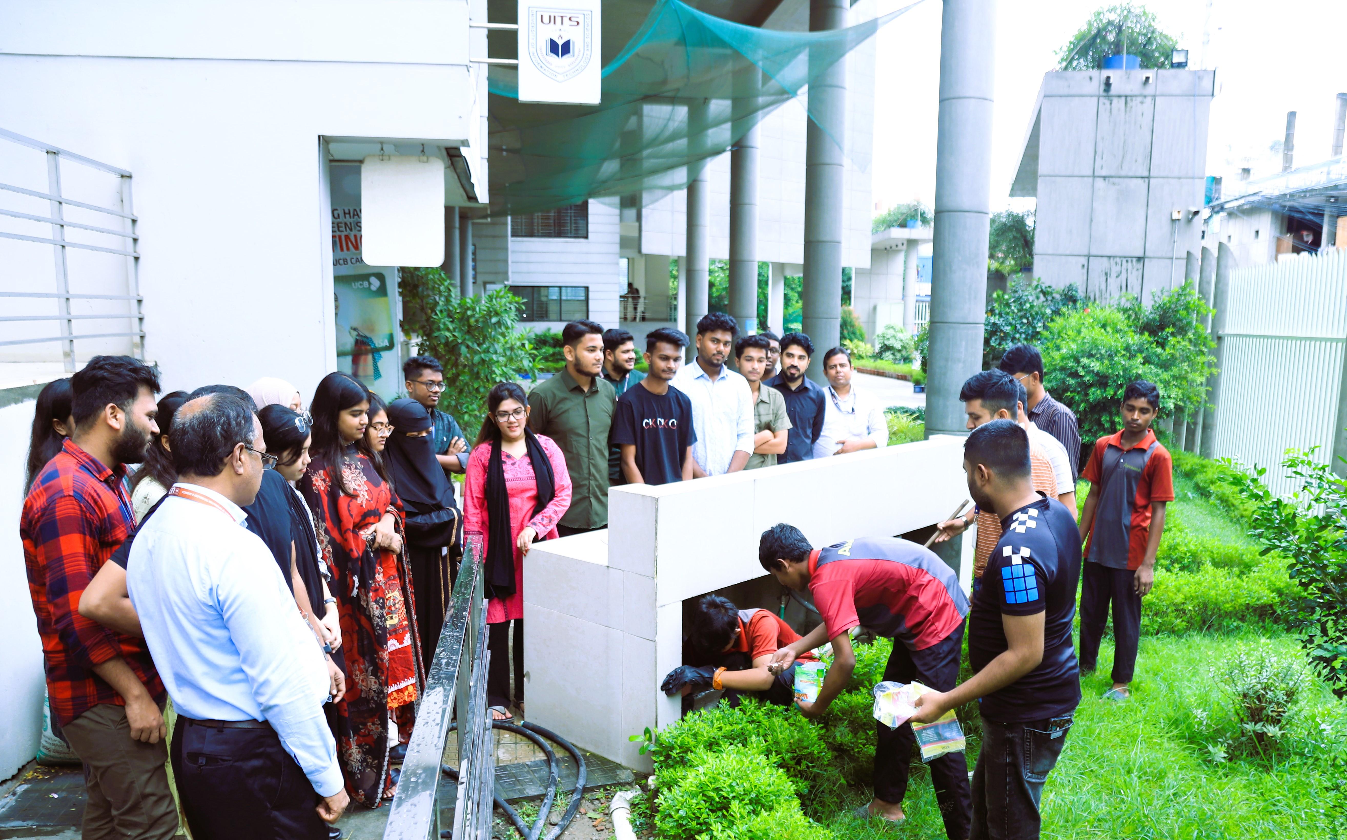 ইউআইটিএসে ডেঙ্গু প্রতিরোধে পরিচ্ছন্নতা কার্যক্রম