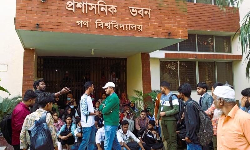 রাতভর র‍্যাগিংয়ের অভিযোগে গবির ক্যাম্পাসে উত্তেজনা