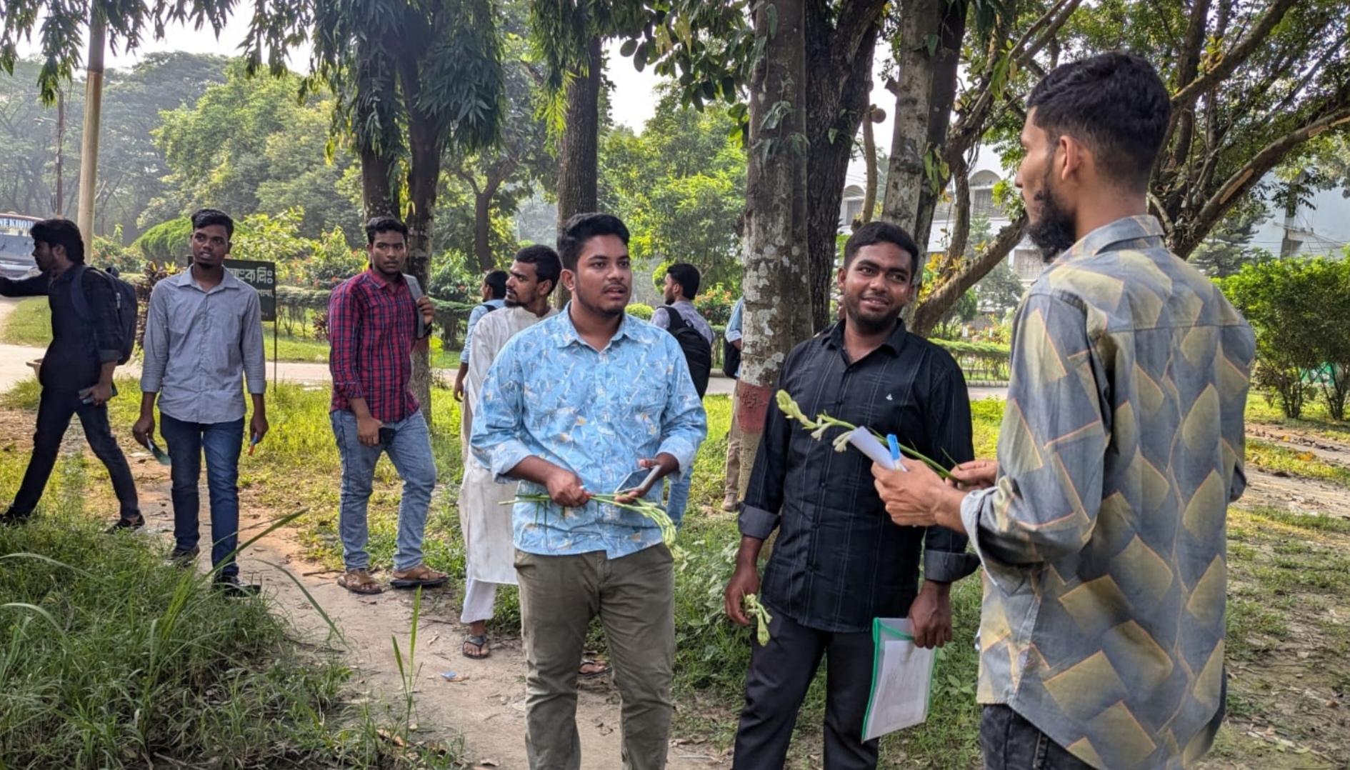 নবীনদের আগমনে মুখরিত ইবি ক্যাম্পাস