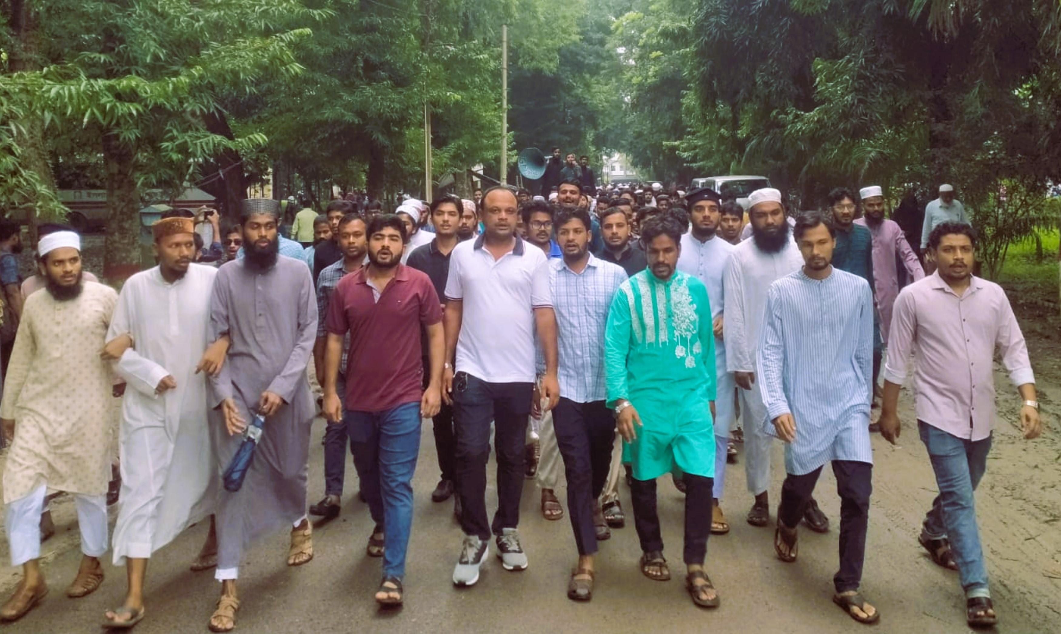 সাজিদ হত্যায় জড়িতদের সর্বোচ্চ শাস্তির দাবিতে উত্তাল ইবি ক্যাম্পাস