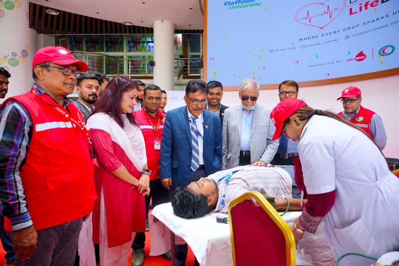 ড্যাফোডিল ইন্টারন্যাশনাল ইউনিভার্সিটিতে রক্তদান কর্মসূচী